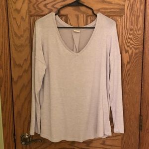 Women’s v-neck lightweight sweater (pale lilac)